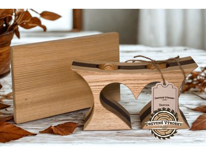 Ručne vyrobený drevený svietnik so srdiečkom – nízky, svetlá kombinácia jaseň a orech, handmade dekorácia eLHa