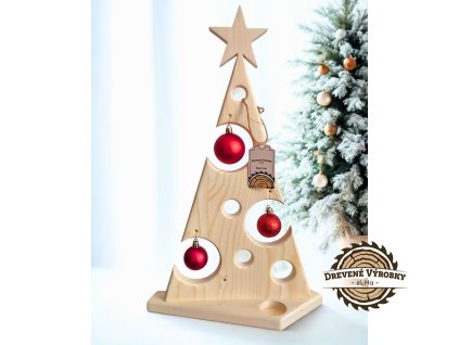 Ručne vyrobený drevený vianočný stromček s červenými guľami zo smrekového dreva – eLHa