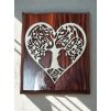 Symbolický obraz Strom života v srdci – dekorácia z masívneho dreva s dušou