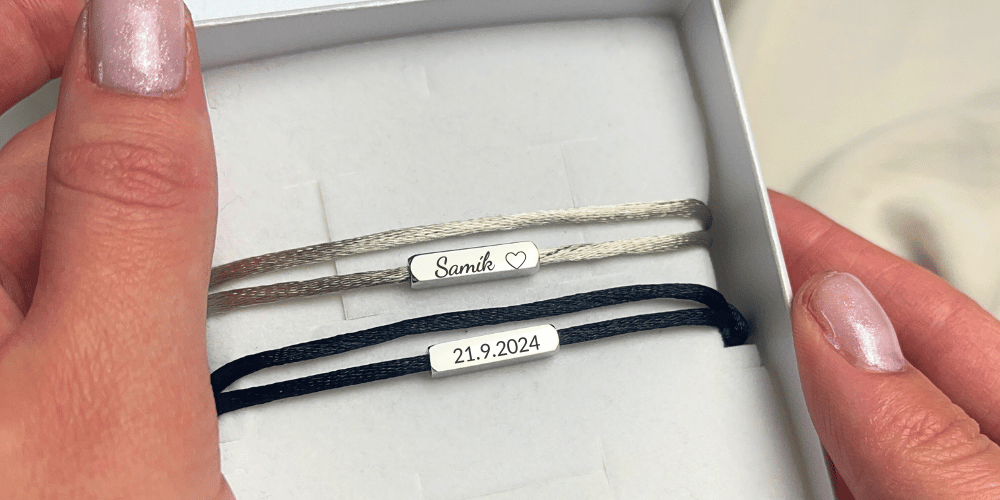 Stylové šperky připravené pro gravírování