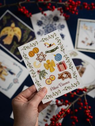 ✨ V předvánočním čase je krásné na chvíli zpomalit a napsat tradiční pohlednici – pár slov od srdce potěší víc než stovky...