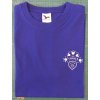výšivka na boku modré tričko