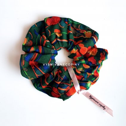 Rubber_band_scrunchie_for_hair_gumička_scrunchie_do_vlasov_látkovaná_green-geo_vysnivanecopiky