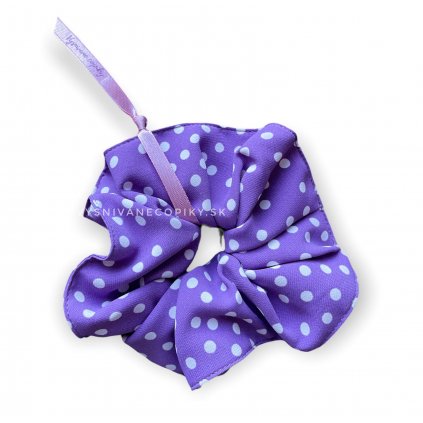 Rubber_band_scrunchie_for_hair_gumička_scrunchie_do_vlasov_látkovaná_purple-with-dots_fialová-s-bodkami_vysnivanecopiky