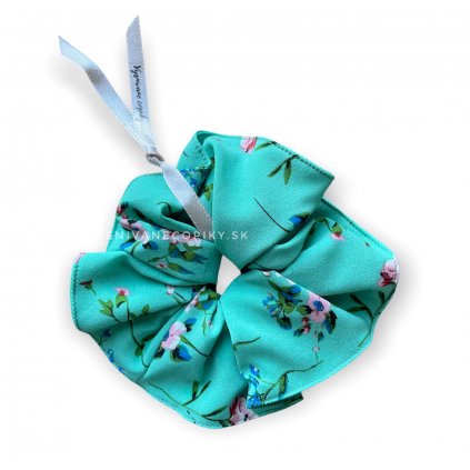 Rubber_band_scrunchie_for_hair_gumička_scrunchie_do_vlasov_látkovaná_green-flower_vysnivanecopiky