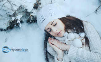 Spánek v zimě: na co si dát pozor a co vám pomůže