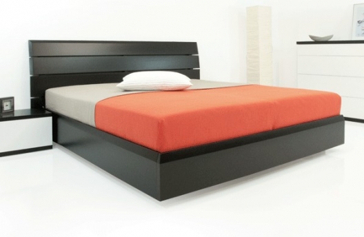 Z postele z masivu nebudete chtít vstát. Jaké dřevo vybrat?