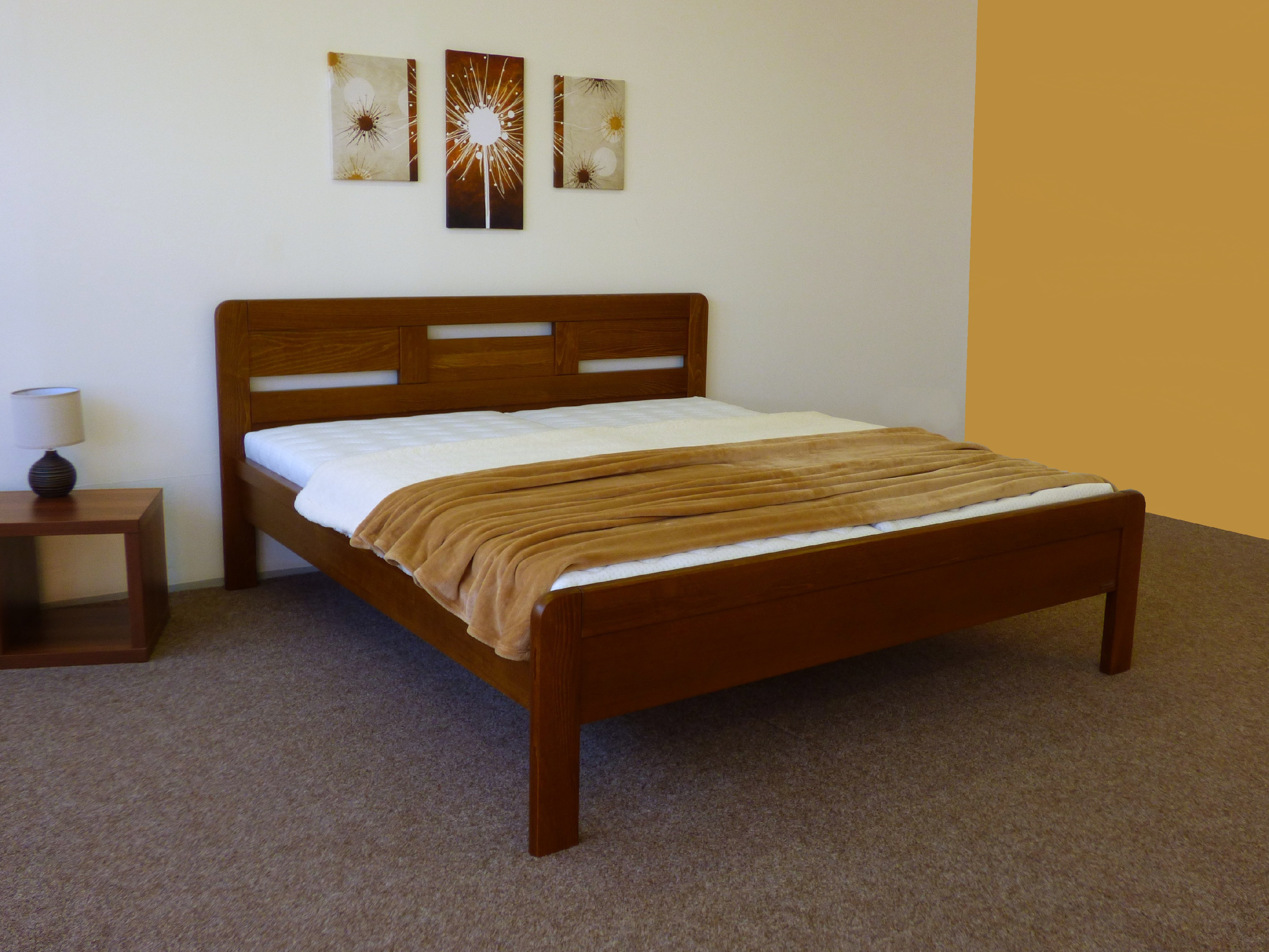 Levně Dřevěná postel Jesica Rozměr: 130x200 cm, Moření: Buk - bílá