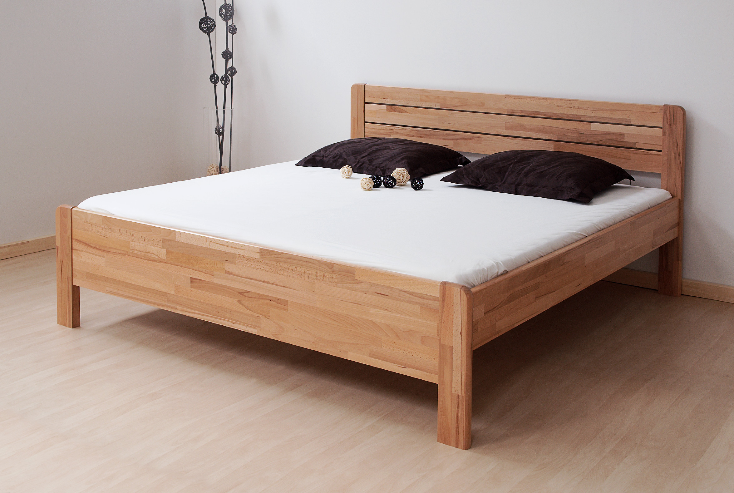 Postel BMB Sofi Lux - Masivní Buk Rozměr: 90x200 cm, Provedení rohů: Rovné, Moření: 71 - Lak