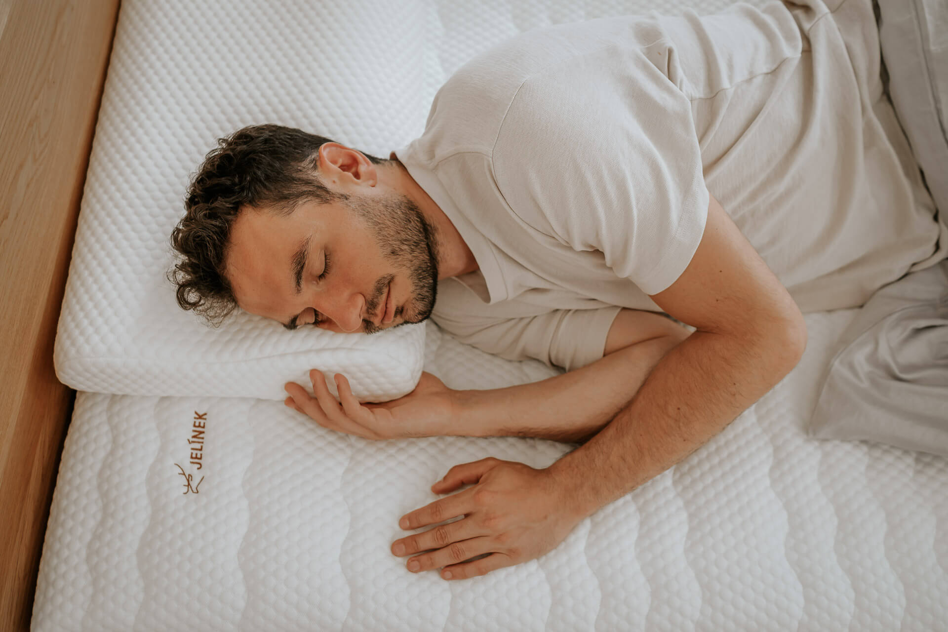 Levně Anatomický polštář Jelínek Hugo Potah: NaturGuard