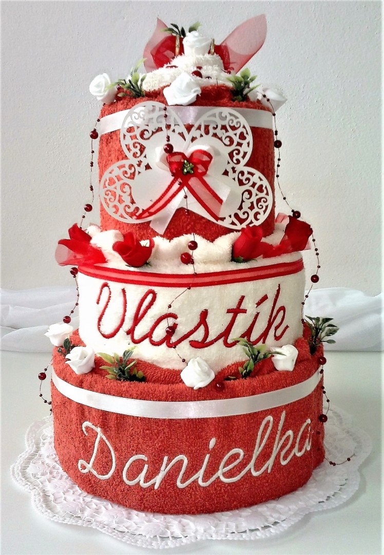 VER Textilní dort s vyšitými jmény novomanželů smetanovo/červený