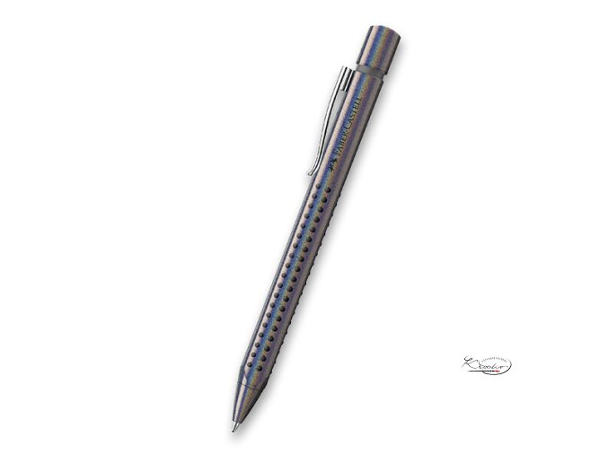 Kuličková tužka Faber-Castell Grip Edition s ergonomickým úchopem a tělem v designu Grip v atraktivní zářivé barvě.  Kuličková tužka (kuličkové pero, propiska):  ergonomický trojhranný tvar patentovaná Grip zóna s masážními a protiskluzovými body pružný kovový klip standardní velkokapacitní náplň XB šířka hrotu 1 mm, šířka stopy 0,5 mm modrá barva náplně inkoust vhodný pro dokumenty