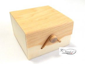 Dřevěná krabička 8 x 8 x 4,8 cm na gumičku