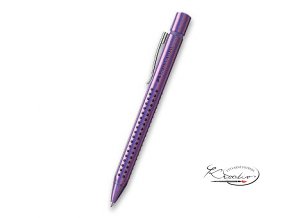 Kuličková tužka Faber-Castell Grip Edition s ergonomickým úchopem a tělem v designu Grip v atraktivní zářivé barvě.  Kuličková tužka (kuličkové pero, propiska):  ergonomický trojhranný tvar patentovaná Grip zóna s masážními a protiskluzovými body pružný kovový klip standardní velkokapacitní náplň XB šířka hrotu 1 mm, šířka stopy 0,5 mm modrá barva náplně inkoust vhodný pro dokumenty