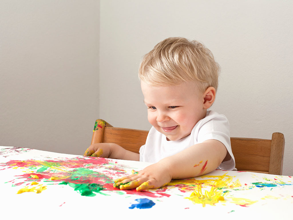 Co si vybrat pro tvoření s nejmenšími – tipy pro rodiče batolat