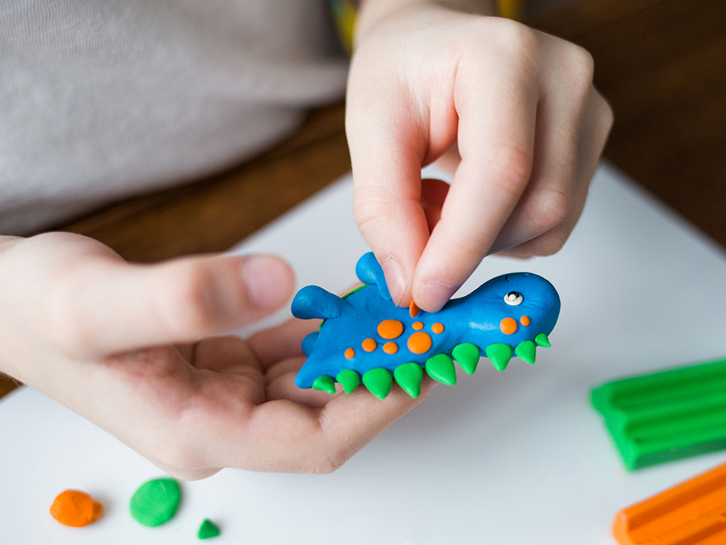 Modelína vs. plastelína – jaký je rozdíl a co je vhodnější pro děti