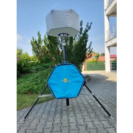 Osvětlovací LED systém PowerMoon HexaSpace s výkonem 900 W, světelným tokem 110 000 lumenů a difuzorem pro rovnoměrné osvětlení