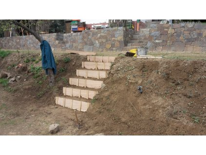 Akátové SCHODY Z FOŠEN VZA - ručně vyrobené - D10