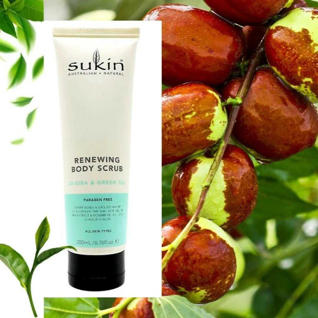 Telový peeling s jojobou a zeleným čajom Sukin