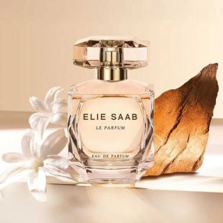 ELIE SAAB Le Parfum zachytáva nádheru Východu a modernosť Západu a odhaľuje žiarivý výraz ženskosti. Vyskúšajte vzorku !