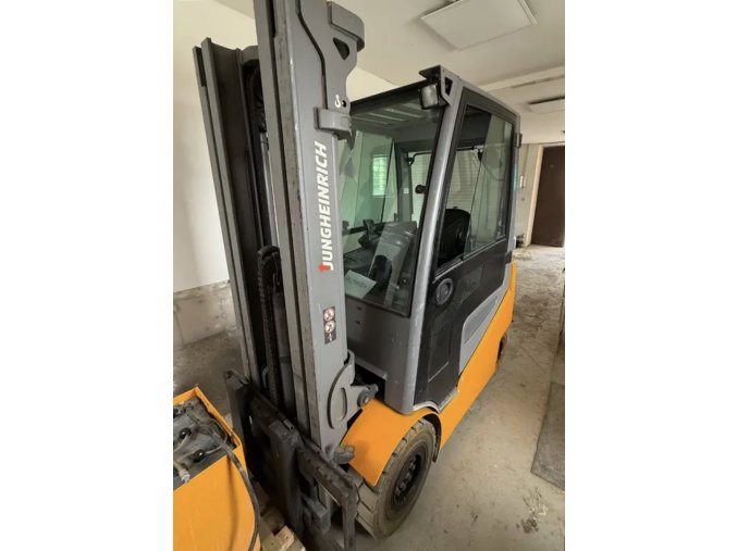 El. VZV Jungheinrich EFG 430 zdvih triplex 5m