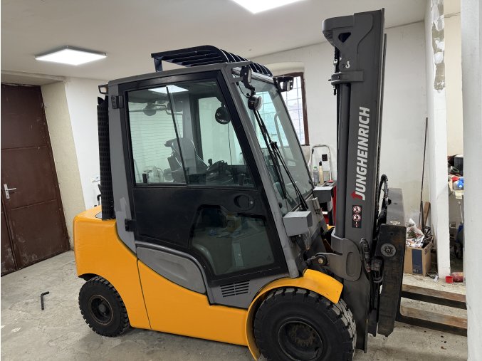 Naftový VZV Jungheinrich DFG 435s r.v. 2019 s pozicionérem BLACK FRIDAY