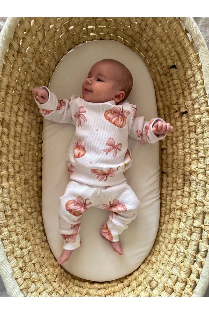 Detská súprava - mikina a legíny  Pohodlný jesenný set pre bábätká a deti z mäkučkého rebrovaného úpletu.