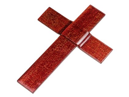 Głęboko czerwony krzyż ze szkła — elegancka dekoracja sakralna.