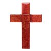 Głęboko czerwony krzyż ze szkła — elegancka dekoracja sakralna.