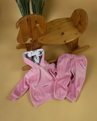 TEPLÁKOVKA UŠITÁ Z KOJENECKÉHO PLYŠE Kojenecký plyš je vhodný díky své jemné struktuře na dětské oblečení a nejideálnější...