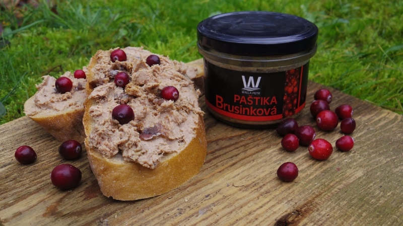 Brusinková paštika chleba