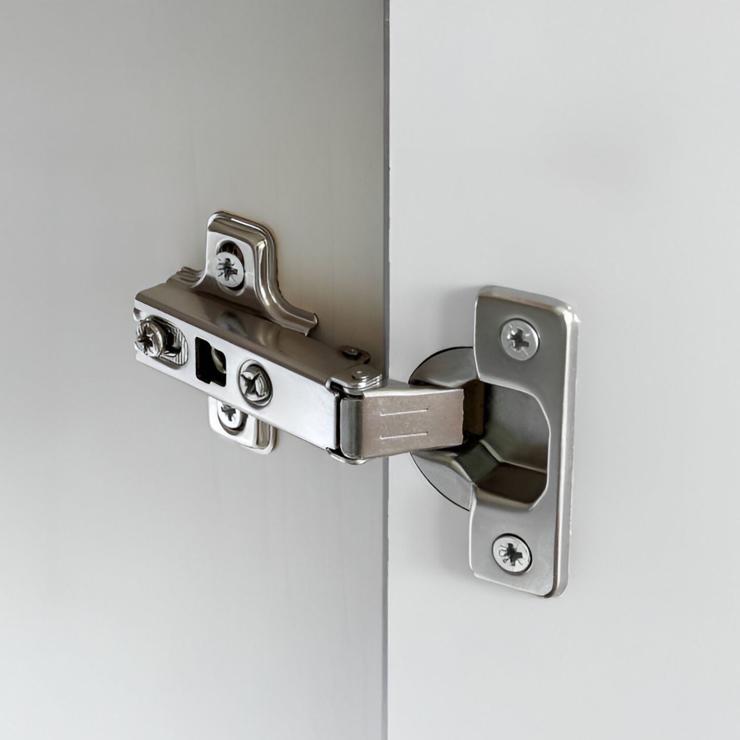 Jak vybrat nábytkové závěsy: Zorientujte se v sortimentu pantů