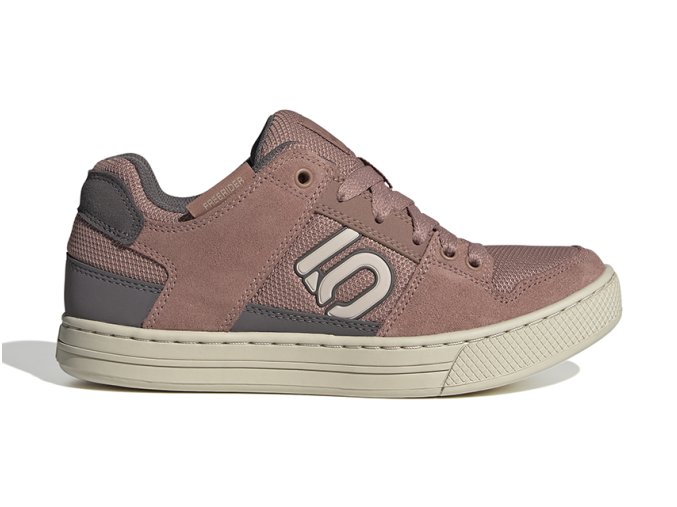 2db096f9fd0c13e811af3d045869a836 ih0821 1 footwear photography side lateral center view white