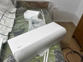 Štyri jednotky, jeden dom, nula horúčavy! ❄️🏡 Montáž 4x Midea v Lehote pod Vtáčnikom úspešne za nami 💨 Každý kút domu...