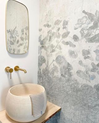 Essence Ceramic je určena pro ty, co chtějí ze své koupelny vytvořit osobní útočiště odpočinku a rozjímání. #bath...