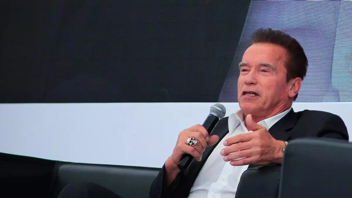 Sedminásobný Olympijský vítěz Arnold Schwarzenegger přináší náhled na několik bezplatných metod, které vám mohou prodloužit život