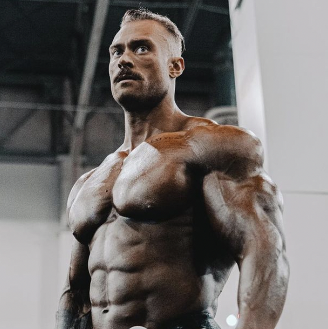 Chris Bumstead odhalil drsný trénink ramen, který mu vynesl titul Mr. Olympia Classic Physique