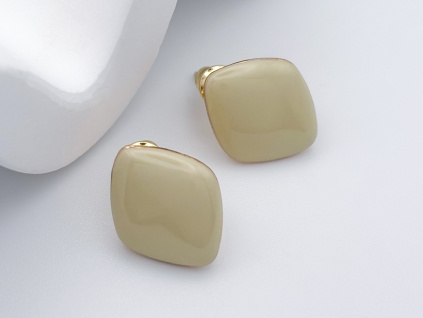 Elegantní mléčně bílé náušnice Morandi s puzetovým zapínáním, ruční smaltovou technikou a čtvercovým tvarem.