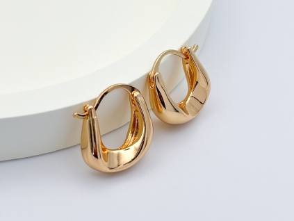 Elegantní zlaté kruhové náušnice s lesklým hladkým povrchem