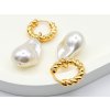 Zlaté visací náušnice s umělými barokními perlami, kloubovým zapínáním a pozlacené 18K zlatem.