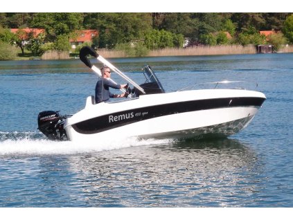Laminátová motorová loď Remus 450 Open
