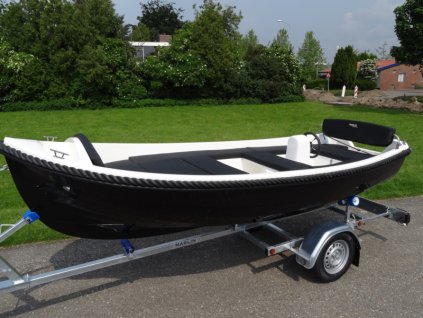 Motorová loď Remus 425