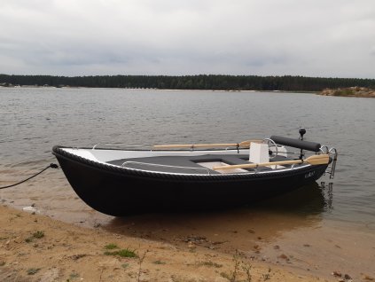Laminátová loď Giant 430 Classic
