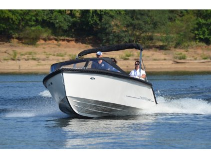 Laminátová motorová loď Corsiva 650 Tender