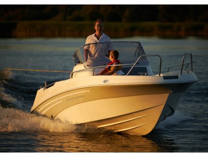 Laminátová motorová loď AM YACHT 556 Console