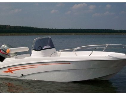 Laminátový motorový člun AM YACHT 460