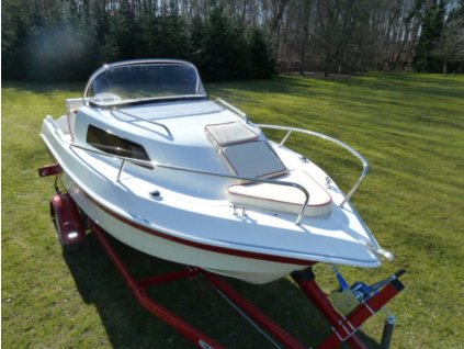 Laminátová motorová loď TeamBoat 520 CAB