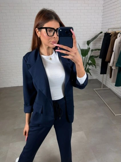 Barva: Tmavě modrá