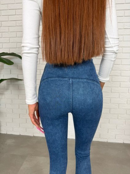 JEANSOVÉ stahující push up legíny NORYN s vypraným efektem