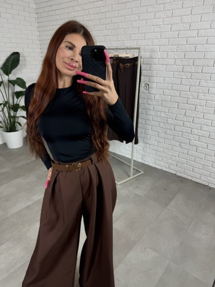 Barva: Světle čokoládová